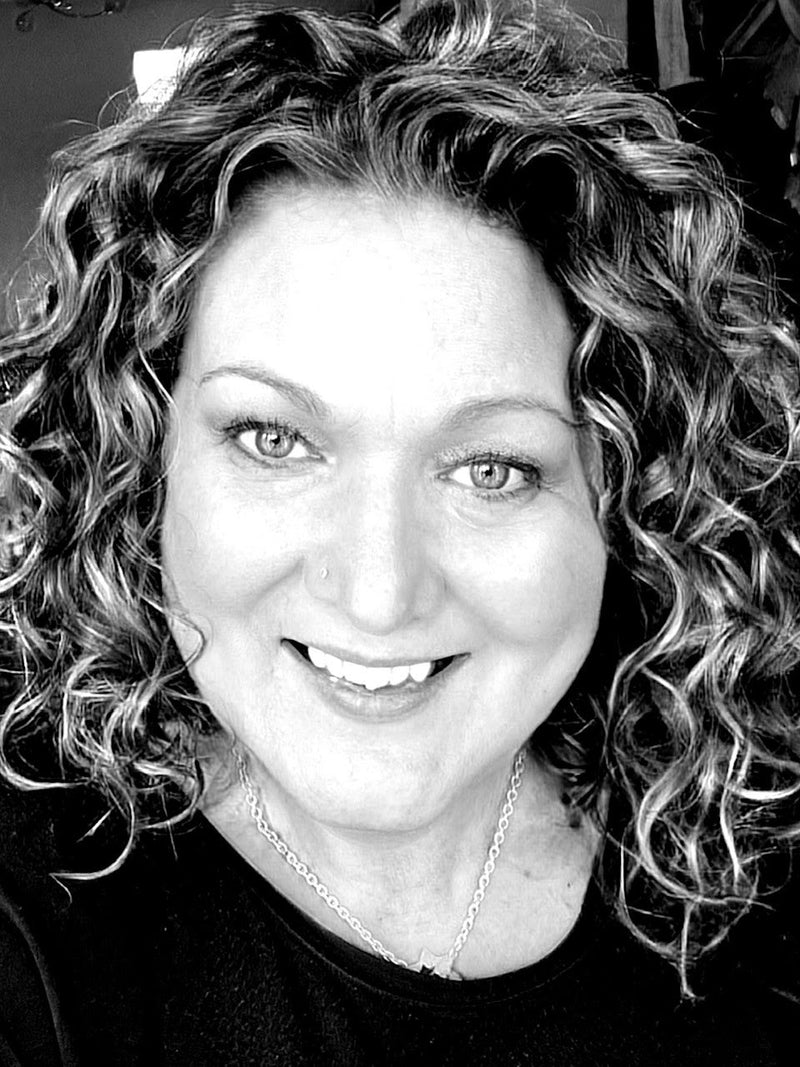 Julie Connor artist image